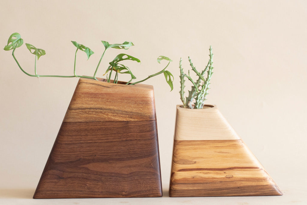 What Materials Make an Eco-Friendly Memorial Urn?